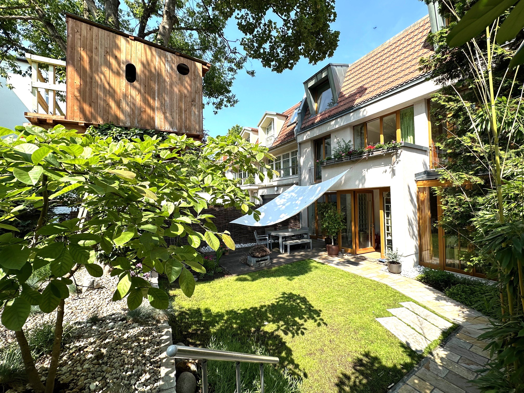 Berlin-Weissensee, Großzügig geschnittenes 4-Zimmer-Townhouse mit sonnigem Balkon und Garten