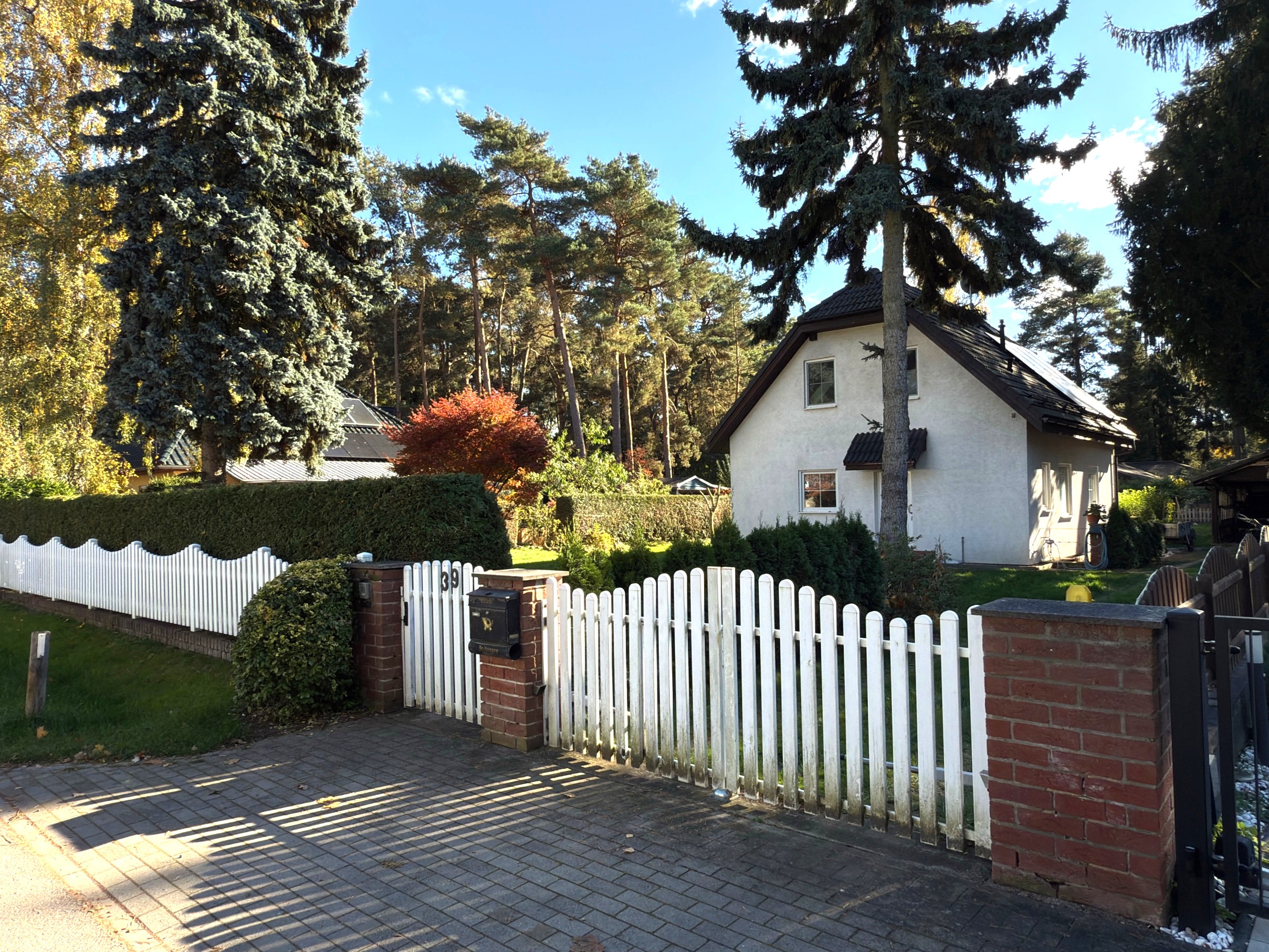 Hoppegarten bei Berlin - Einfamilienhaus mit großem idyllischen Garten
